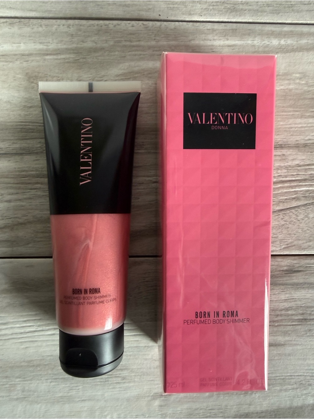 Valentino Born in Roma Body Shimmer Lotion - Picture 6 of 6
